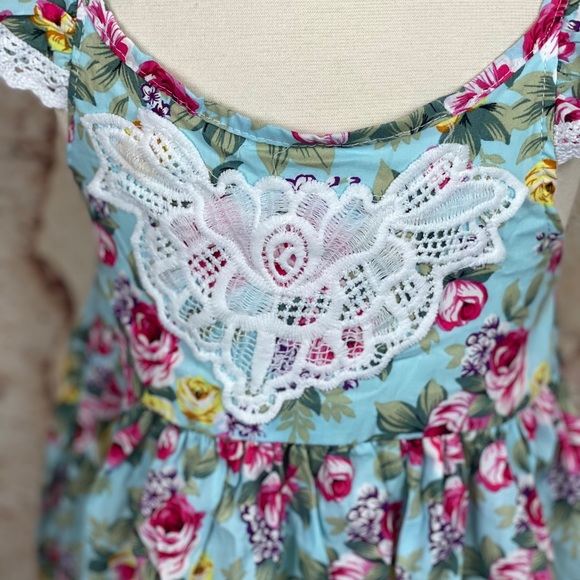 HP-NWT Tip Toeing Roses Crochet Hem Dress - Picture 8 of 12